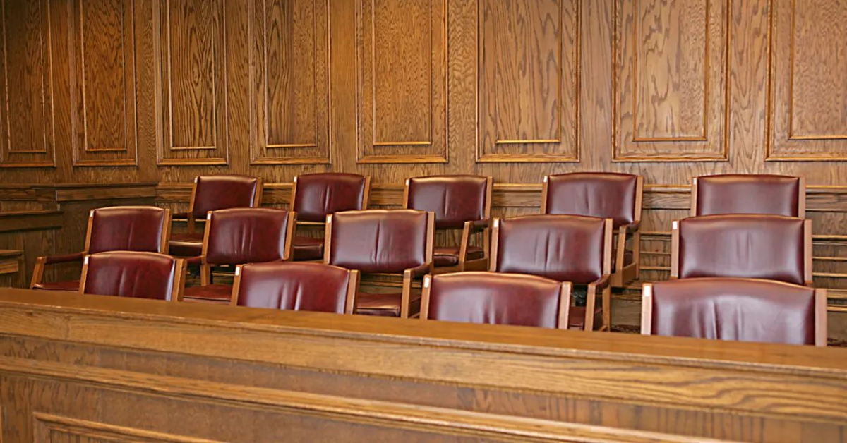 Bancada del jurat popular a una sala de judicis Bancada del jurat popular a una sala de judicis