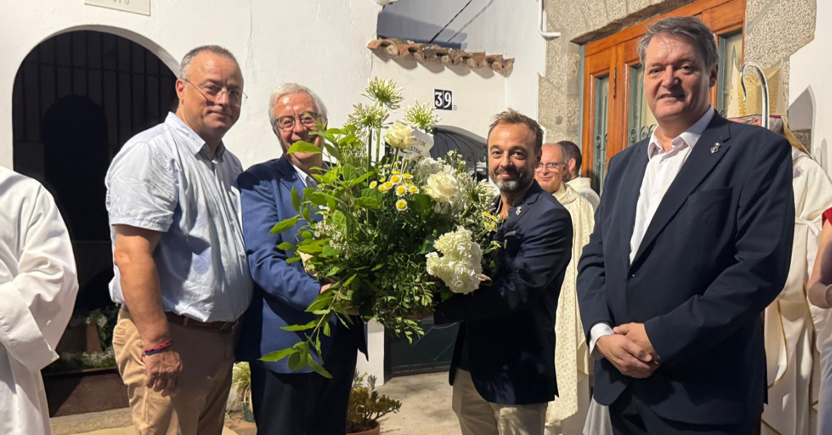 Ofrena Floral a la Mare de Déu del Remei dels representants de l'Ajuntament Ofrena Floral a la Mare de Déu del Remei dels representants de l'Ajuntament